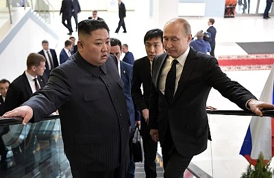 Aliații s-au pus pe Putin. Îi sechestrează navele cu petrol și armele trimise de Kim Jong-un