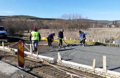 Consiliul Județean Cluj a început lucrările de reabilitare a podului situat pe drumul județean DJ 161E