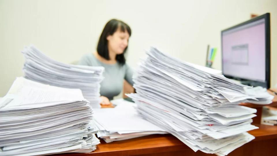 Peste jumătate dintre angajații la stat vor un salariu mai mare! Cât câștigă?