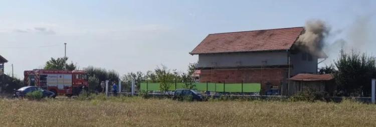 O casă de locuit din Turda a fost cuprinsă de flăcări, astăzi, 19 august