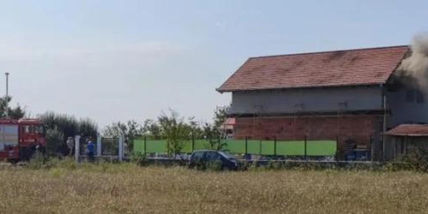 O casă de locuit din Turda a fost cuprinsă de flăcări, astăzi, 19 august