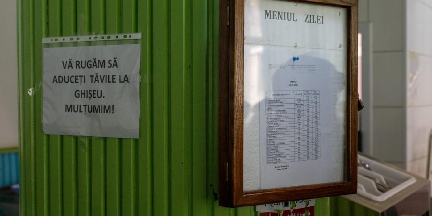 Nu doar seniorii își schimbă meniul din cauza inflației. Cât îi costă pe studenți să mănânce la o cantină universitară