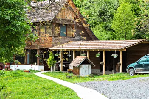 4 utilitati care ar putea sa lipseasca din casa de vacanta (si ce alternative ai)