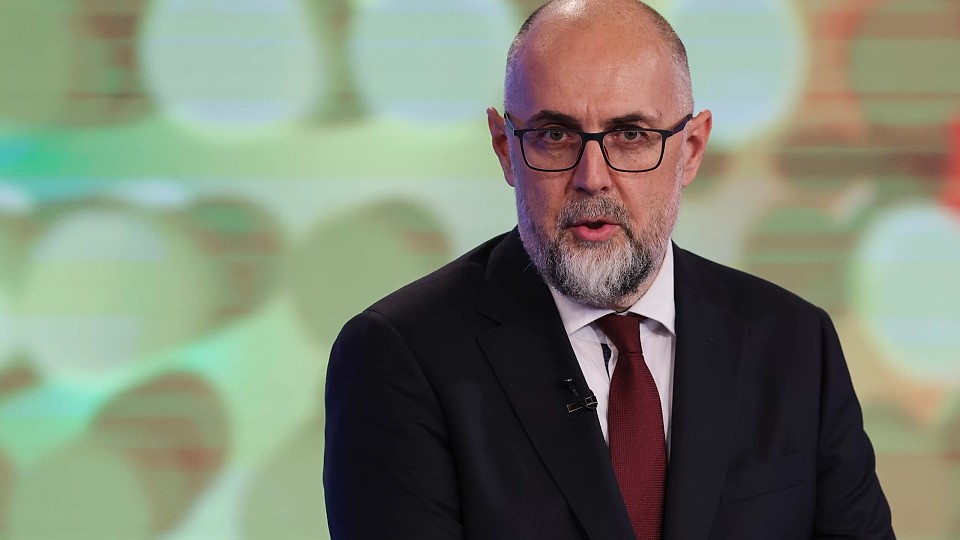 Kelemen Hunor, mesaj către maghiari, la o zi după ce Viktor Orban a lăsat să se înțeleagă că l-ar susține pe liderul AUR în alegerile din România: „George Simion a dansat pe mormintele bunicilor noștri. Simion nu este suveranist, este iluzionist. Nu este creștin, este un șarlatan”