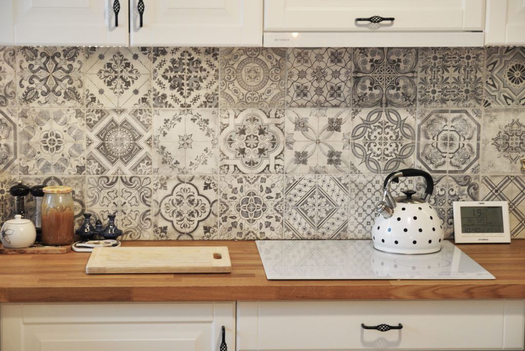 Bucatarie amenajata in stil scandinav cu nuante rustice