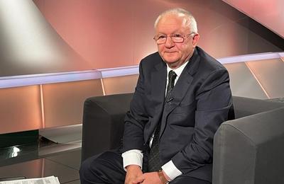 Porumboiu: Nu poţi să ţii 20-25 de ani un director de ANAF la un judeţ. Ăla s-a obişnuit cu toate relele de pe lumea asta, e un fel de vătaf acolo, dar nu poate să-l schimbe, că e ba de la PNL, ba de la PSD