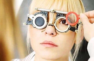 Mai mult decât o rețetă – de ce este esențială o evaluare optometrică detaliată?
