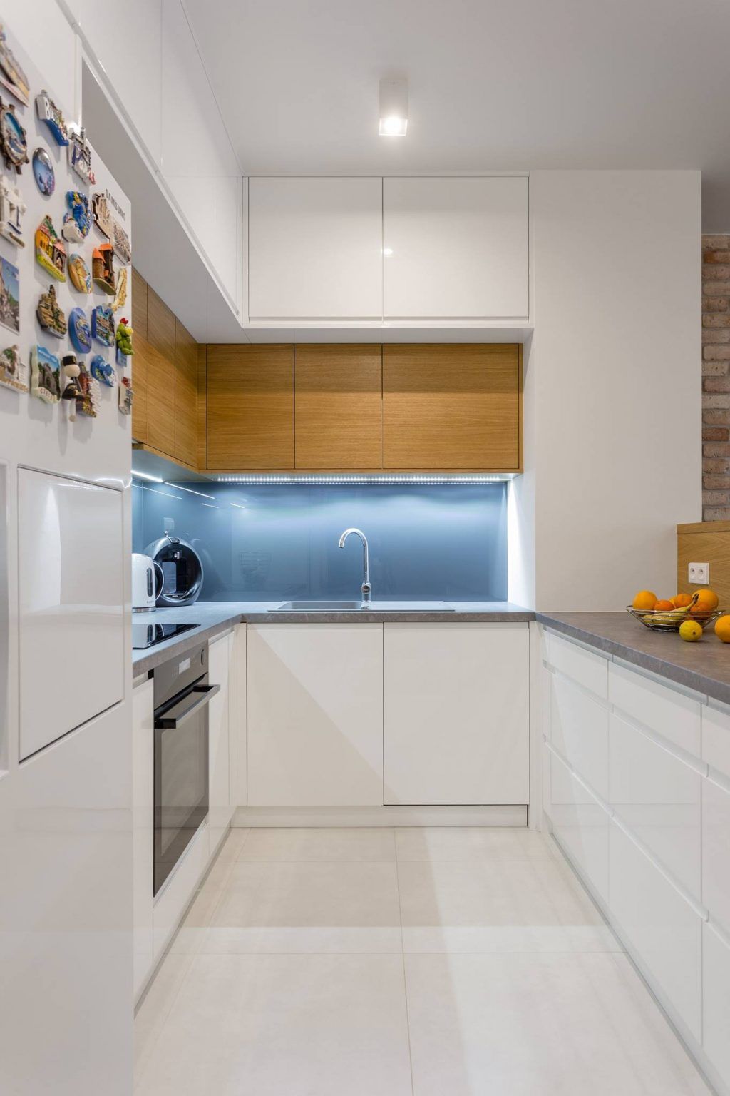 Panouri din sticla colorata  o alternativa moderna la placile de faianta din bucatarie