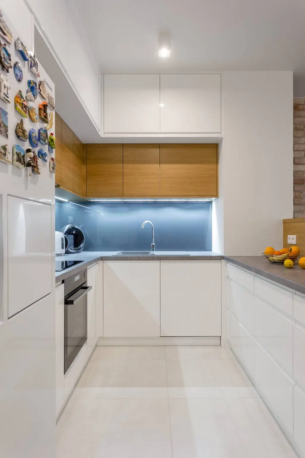 Panouri din sticla colorata o alternativa moderna la placile de faianta din bucatarie