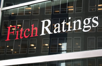 Un nou avertisment puternic al Fitch Ratings cu privire la datoriile SUA a amplificat joi urgenţa negocierilor privind plafonul datoriilor dintre Casa Albă şi republicani