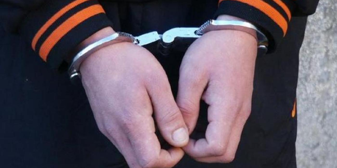 Tânăr, surprins în timp ce încerca să sustragă bunuri dintr-o casă din Așchileu Mic