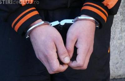 Tânăr, surprins în timp ce încerca să sustragă bunuri dintr-o casă din Așchileu Mic
