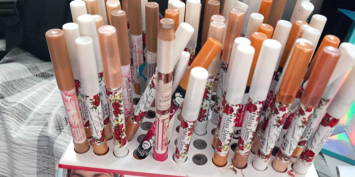 Constanţa: Comisarii de la Protecţia Consumatorilor au controlat şapte magazine chinezeşti şi au dat amenzi în valoare de 84.000 de lei / Printre neregulile găsite, vânzarea unor produse cosmetice şi articole textile fără traducere în română şi comercializarea unor jucării periculoase