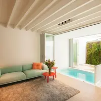 Piscina in sufragerie. Vedeti? Visele devin realitate