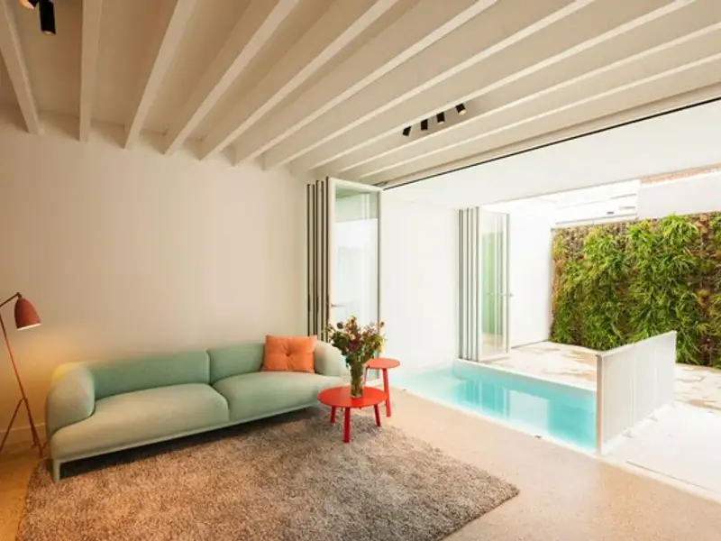 Piscina in sufragerie. Vedeti? Visele devin realitate