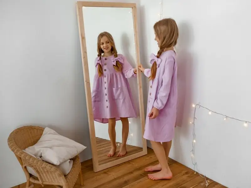 Oglinda și rolul său în amenajarea dormitorului unei fetițe