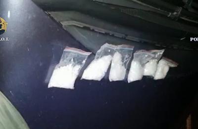 Rețea de crimă organizată, specializată în trafic de migranți și trafic de droguri, destructurată de polițiștii români