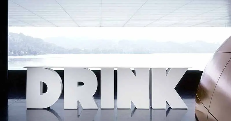 Modele inedite de mobilier in forma de litere