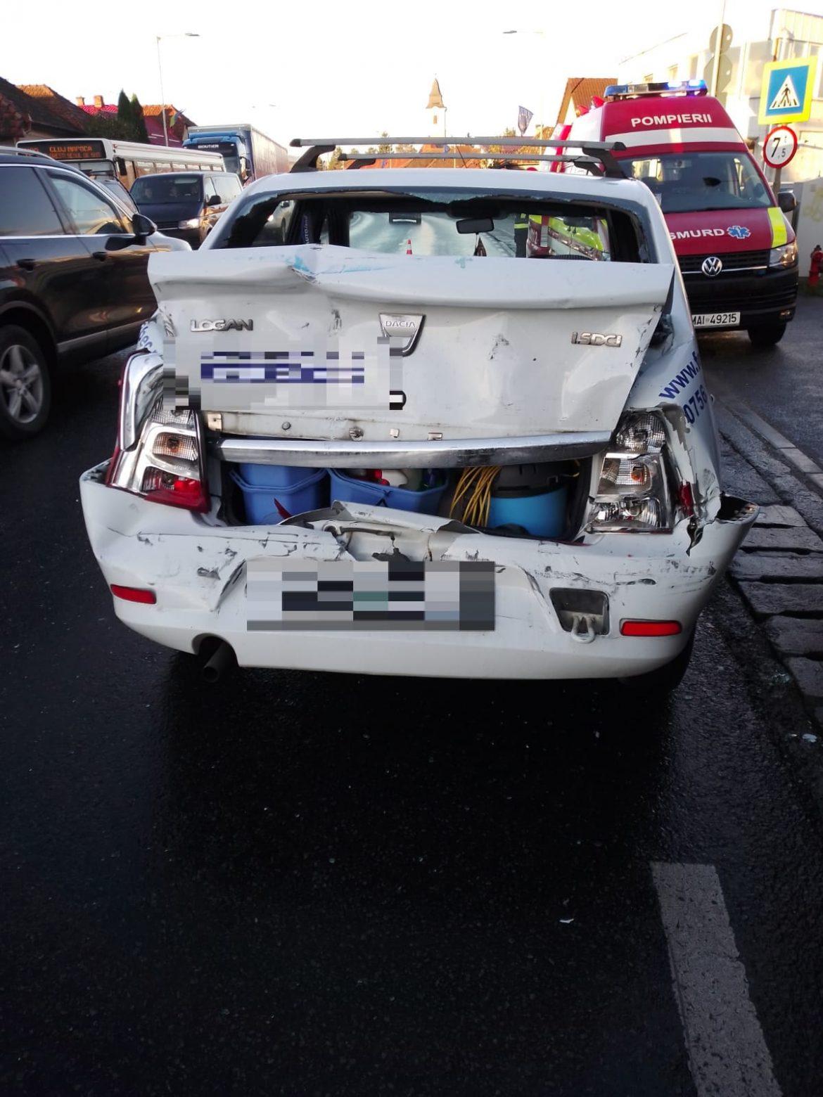 Accident în această dimineață în comuna Florești. Un autoturism și un camion s-au ciocnit