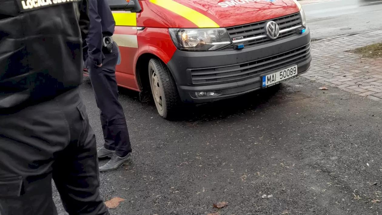 Incident la un liceu din București. Un bărbat s-a certat cu polițiștii locali, apoi a forțat intrarea