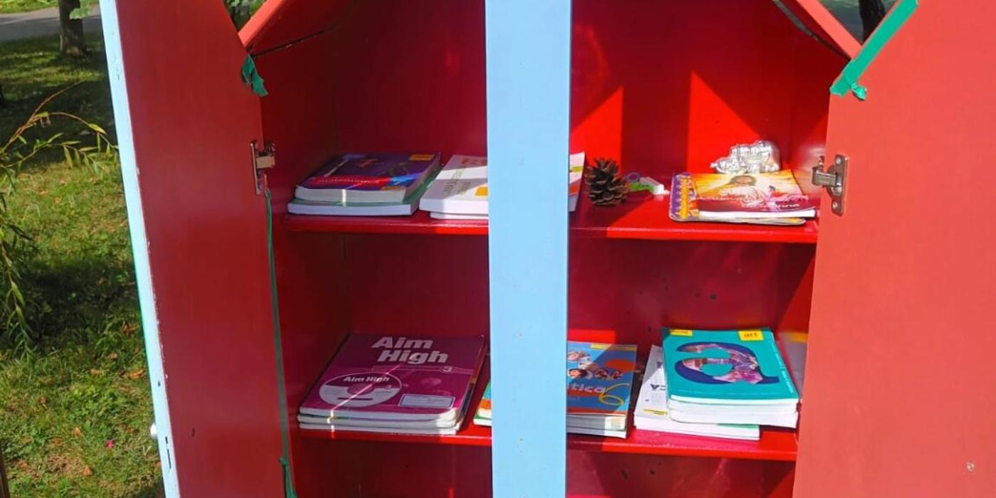 Căsuța cu cărți din Parcul Brâncuși, vandalizată în urmă cu două zile, a fost reparată