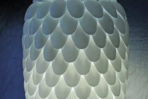 DIY – lustra din lingurite de plastic