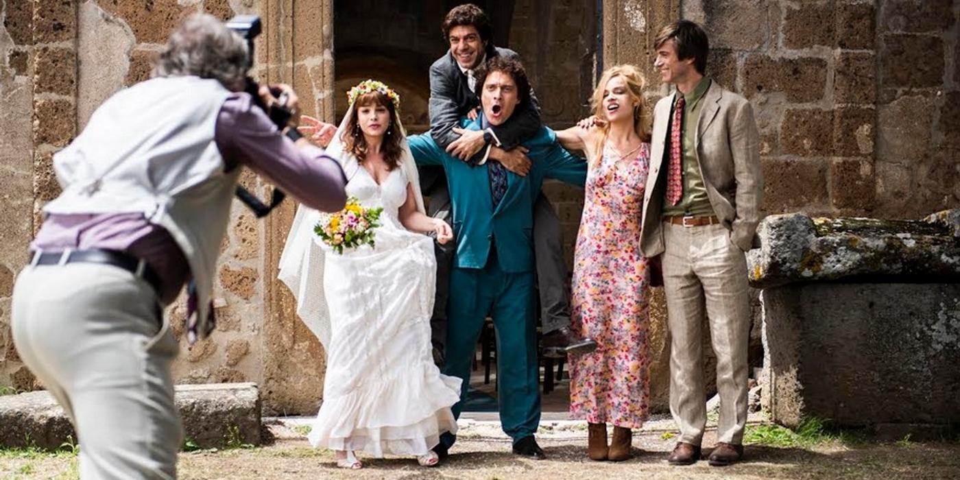 „Anii noștri de glorie”, un film amuzant și sincer despre prietenie și iubire