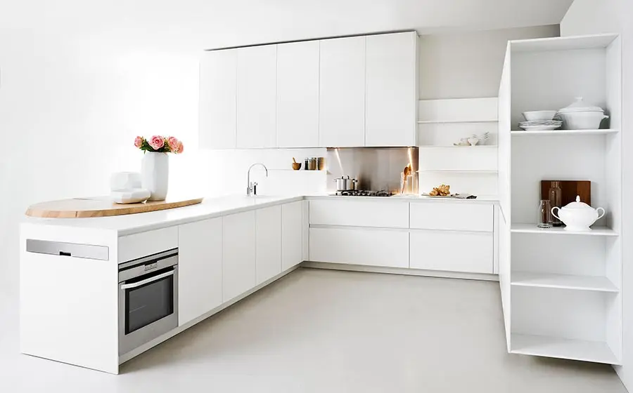 Bucatarii minimaliste adaptate apartamentelor mici