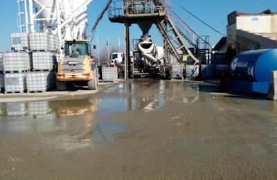 Amendă de 60.000 de lei şi suspendarea activităţii până la intrarea în legalitate pentru o staţie de beton de lângă Timişoara