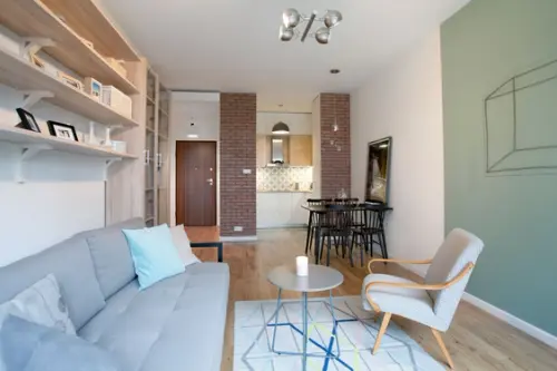 Apartament mic cu o amenajare minimalista