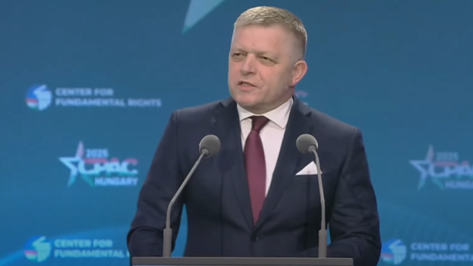 Premierul Slovaciei anunță că luni va cere stoparea livrării de energie către Ucraina