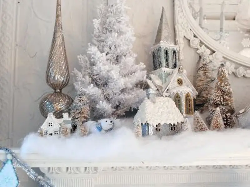 Decor romantic de Craciun: ornamente albe si argintii