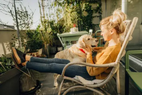 Trucuri pentru amenajarea balconului ca să pară mai mare