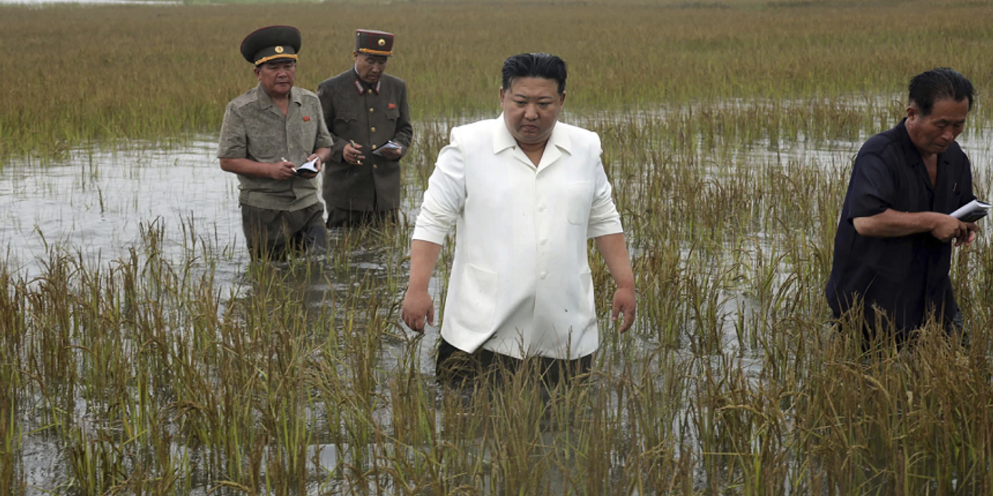 Kim Jong Un îl critică dur pe premierul său Kim Tok Hun în urma unor inundaţii, pentru a-l învinovăţi de problemele economice