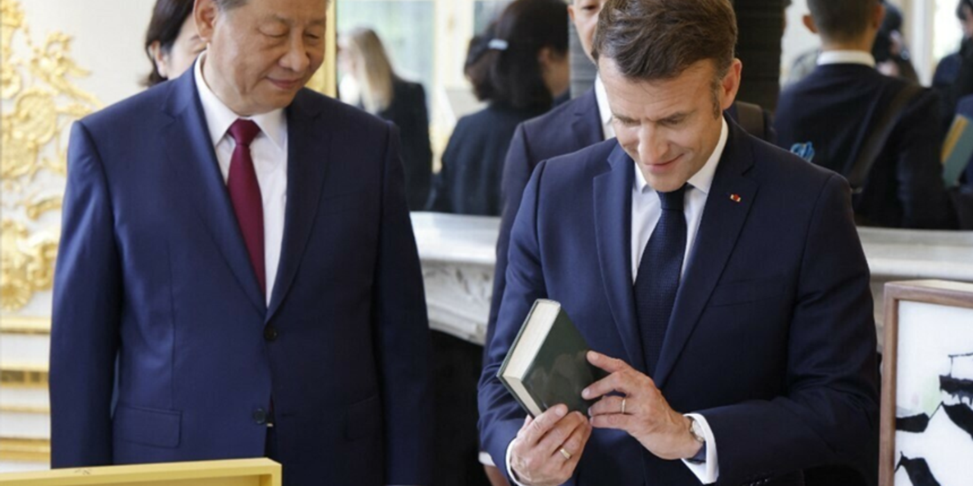 Macron i-a oferit cadou lui Xi, între altele coniac şi Notre-Dame de Paris