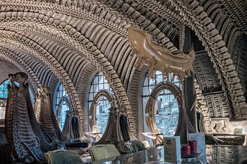 H.R. Giger Museum Bar – Gruyères: Povestea amenajării sale