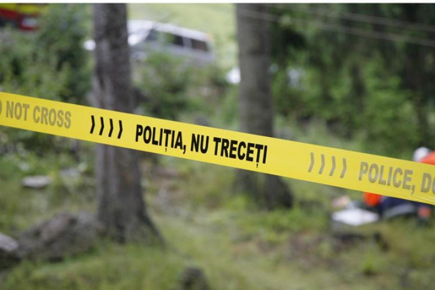 Cadavrul unui bărbat de 70 de ani a fost descoperit, joi, într-o zonă greu accesibilă din Tritenii de Sus
