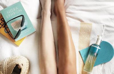 Ți-ai pătat hainele sau covorul de autobronzant? Află cum poți să scoți petele de autobronzant de pe orice material