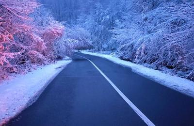 Atenție! Pe mai multe sectoare de drum din județul Cluj circulaţia se desfășoară în condiţii de iarnă