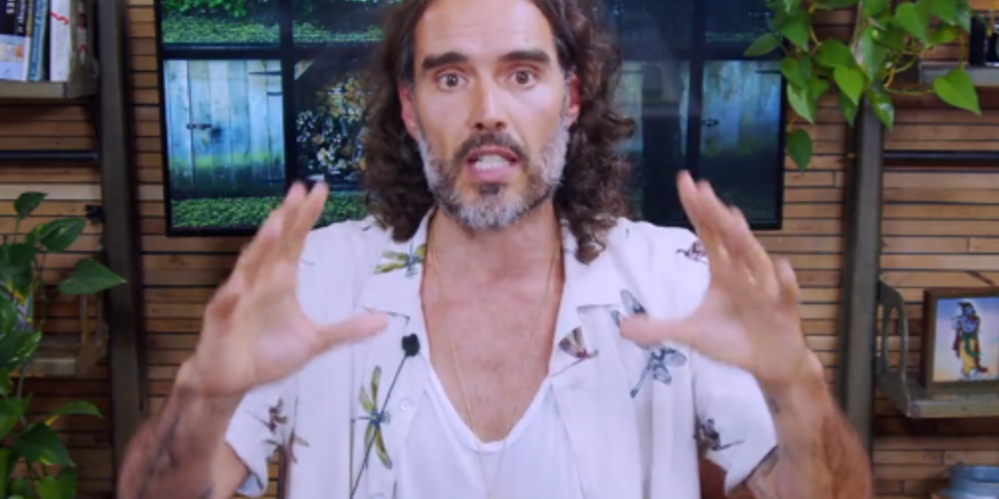 YouTube a suspendat monetizarea canalelor actorului şi comediantului Russell Brand, din cauza acuzaţiilor de agresiune sexuală