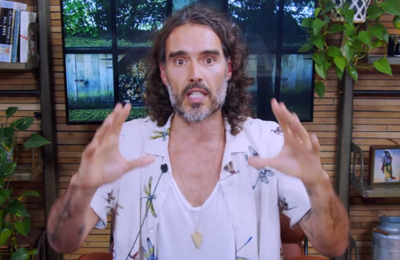 YouTube a suspendat monetizarea canalelor actorului şi comediantului Russell Brand, din cauza acuzaţiilor de agresiune sexuală