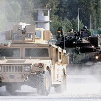 Trimiterea tancurilor NATO în România, imposibilă. Pe drumurile noastre încape doar T-72 rusesc