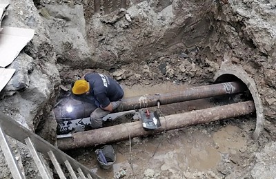 Problemele cu apa caldă din București continuă: Termoenergetica anunță că reparațiile durează cel puțin încă 24 de ore