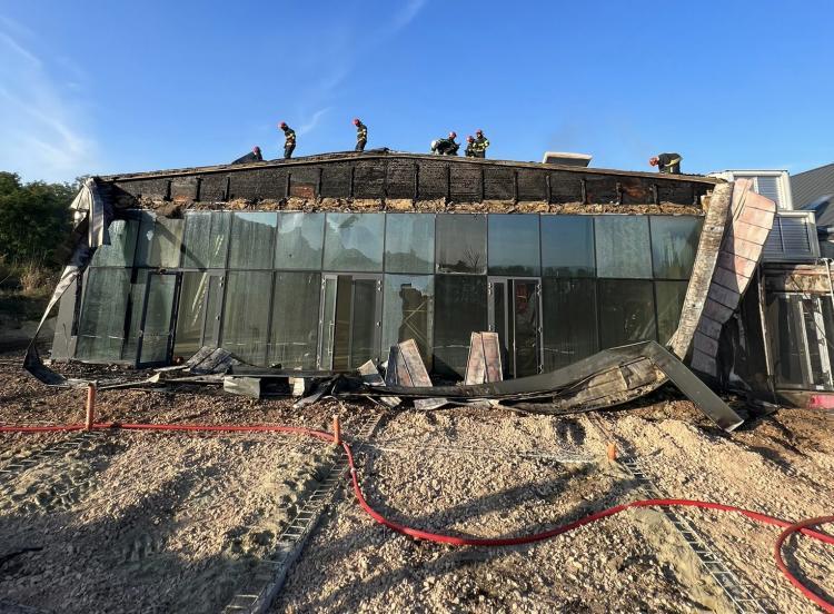 Un restaurant aflat in construcție, situat la ieșire din Jucu Herghelie spre Răscruci, a luat foc ieri