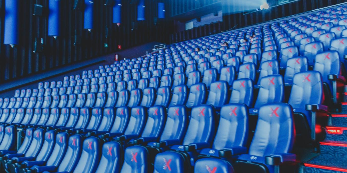 Analiză Colliers: Cinema-ul românesc atinge un maxim istoric în 2025. Încasări de 63 mil. euro, pe fondul scumpirii biletelor