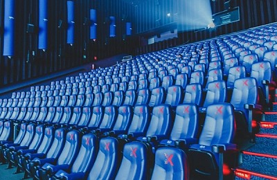 Analiză Colliers: Cinema-ul românesc atinge un maxim istoric în 2025. Încasări de 63 mil. euro, pe fondul scumpirii biletelor