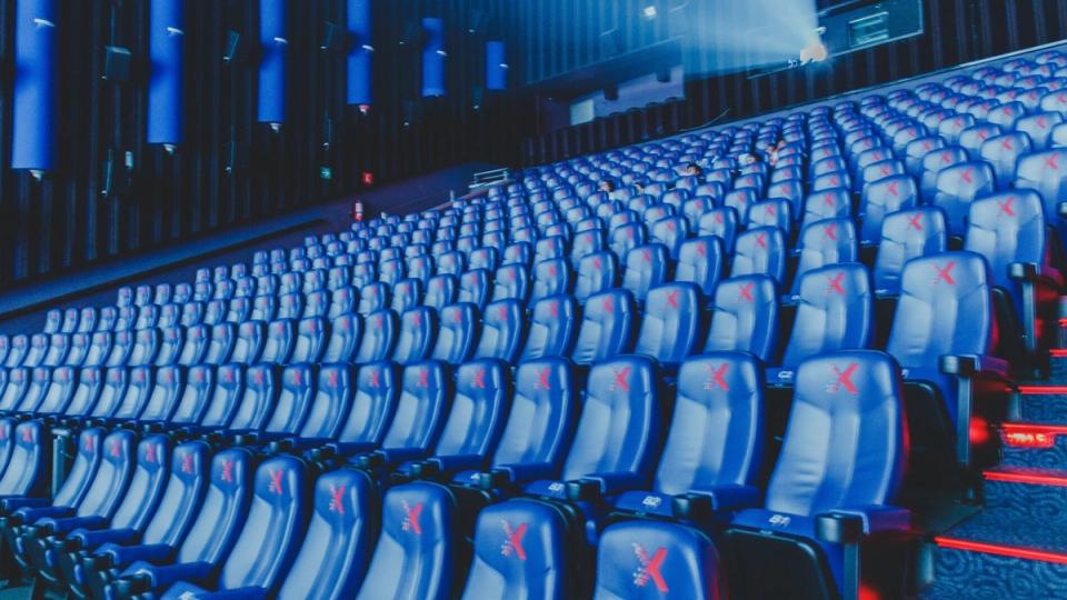 Analiză Colliers: Cinema-ul românesc atinge un maxim istoric în 2025. Încasări de 63 mil. euro, pe fondul scumpirii biletelor
