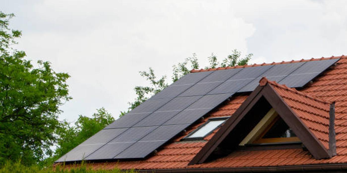 Panourile solare termice și beneficiile lor pentru o casă la țară