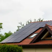 Panourile solare termice și beneficiile lor pentru o casă la țară