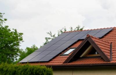 Panourile solare termice și beneficiile lor pentru o casă la țară